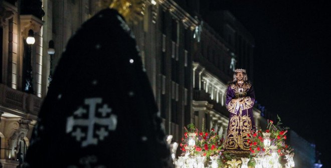  La procesión de Jesús Nazareno de Medinaceli vive cada año uno de sus momentos álgidos en el encuentro del Señor de Madrid y la Virgen de la Soledad. Semana Santa Madrid. 29 de marzo de 2024