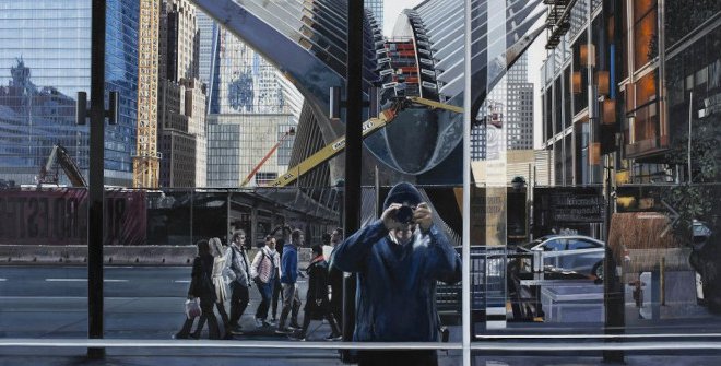 Richard Estes. Autorretrato cerca de Oculus World Trade Center. s.f.. Óleo sobre lienzo, 96,5 x 139,7 cm