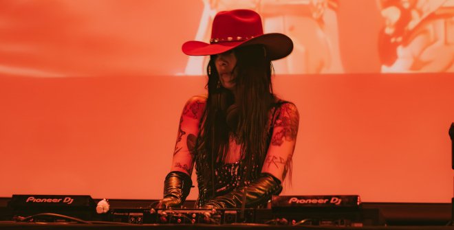 Electrónica en Abril 2026 Rosa Pistola foto de la shenka